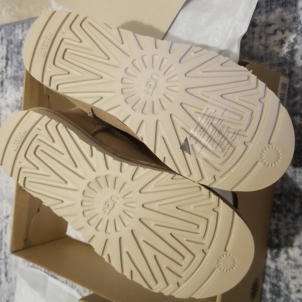 Uggs - Picture 5 of 6